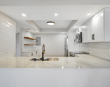 2900 Ne 14th St Causeway - Photo Thumbnail 7