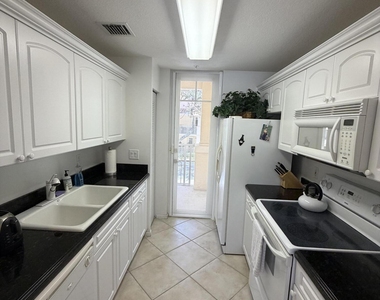 4823 Chancellor Drive - Photo Thumbnail 6