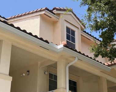 4823 Chancellor Drive - Photo Thumbnail 2