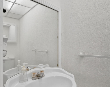 11556 Nw 1st Street - Photo Thumbnail 3