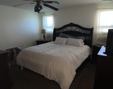 7911 Southgate Boulevard - Photo Thumbnail 5