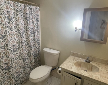 7911 Southgate Boulevard - Photo Thumbnail 10