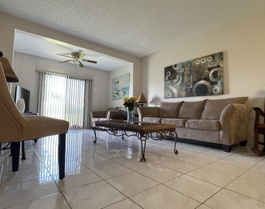 7911 Southgate Boulevard - Photo Thumbnail 6
