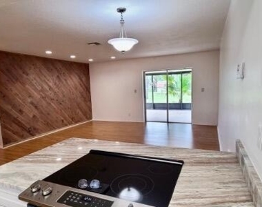 533 Sw Carter Avenue - Photo Thumbnail 3