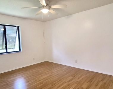 533 Sw Carter Avenue - Photo Thumbnail 4
