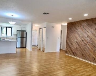 533 Sw Carter Avenue - Photo Thumbnail 2