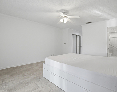 6070 Sunny Manor Court - Photo Thumbnail 14
