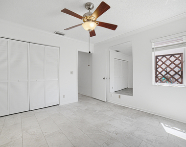 6070 Sunny Manor Court - Photo Thumbnail 18