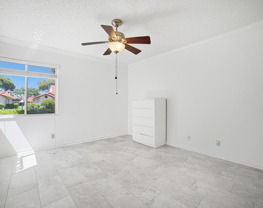 6070 Sunny Manor Court - Photo Thumbnail 19