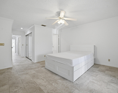 6070 Sunny Manor Court - Photo Thumbnail 13