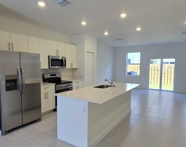 1124 Se 3rd Street - Photo Thumbnail 1