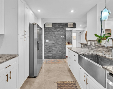 1150 Hillsboro Mile - Photo Thumbnail 7