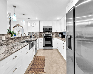 1150 Hillsboro Mile - Photo Thumbnail 2