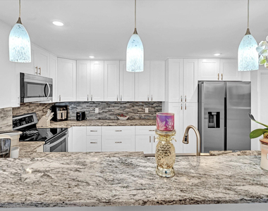 1150 Hillsboro Mile - Photo Thumbnail 12