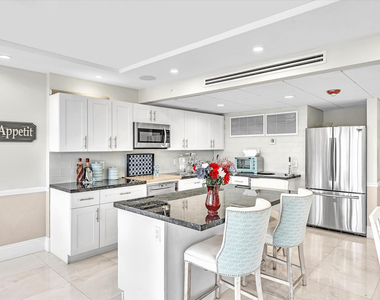 1150 Hillsboro Mile - Photo Thumbnail 48