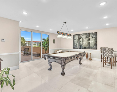 1150 Hillsboro Mile - Photo Thumbnail 36