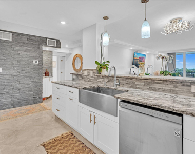 1150 Hillsboro Mile - Photo Thumbnail 6
