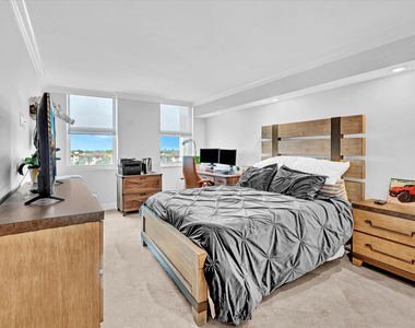 1150 Hillsboro Mile - Photo Thumbnail 26