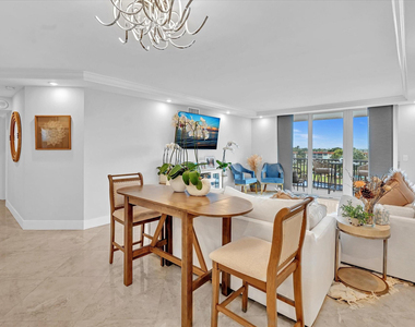 1150 Hillsboro Mile - Photo Thumbnail 13
