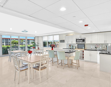 1150 Hillsboro Mile - Photo Thumbnail 46