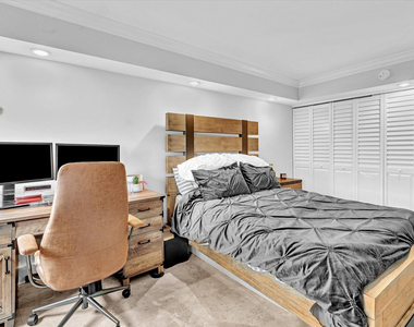 1150 Hillsboro Mile - Photo Thumbnail 27