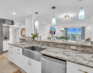 1150 Hillsboro Mile - Photo Thumbnail 8
