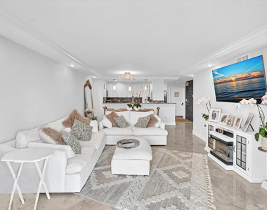 1150 Hillsboro Mile - Photo Thumbnail 23