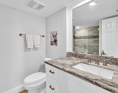 1150 Hillsboro Mile - Photo Thumbnail 25
