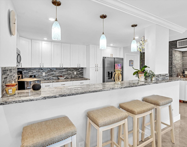 1150 Hillsboro Mile - Photo Thumbnail 11