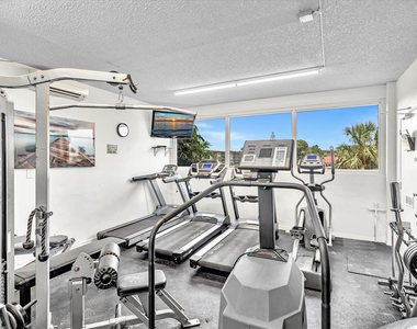 1150 Hillsboro Mile - Photo Thumbnail 51