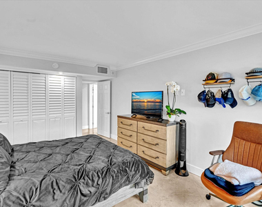 1150 Hillsboro Mile - Photo Thumbnail 28
