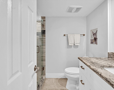 1150 Hillsboro Mile - Photo Thumbnail 24