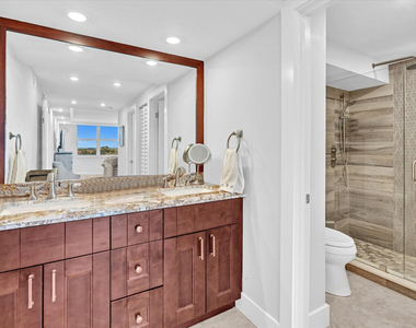 1150 Hillsboro Mile - Photo Thumbnail 33