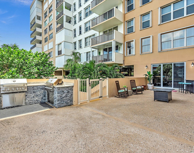 1150 Hillsboro Mile - Photo Thumbnail 39