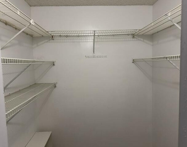 2209 S Cypress Bend Drive - Photo Thumbnail 9