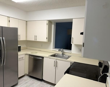 2209 S Cypress Bend Drive - Photo Thumbnail 2