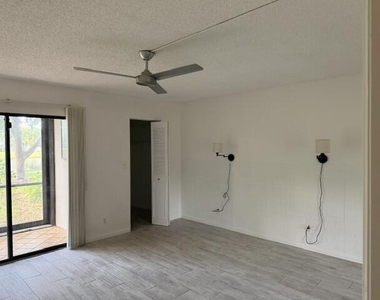 2209 S Cypress Bend Drive - Photo Thumbnail 6