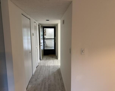 2209 S Cypress Bend Drive - Photo Thumbnail 5