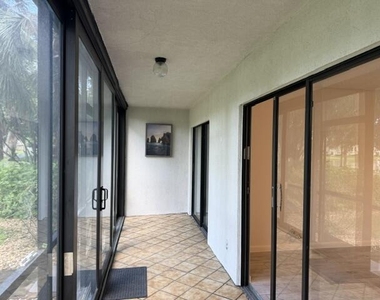 2209 S Cypress Bend Drive - Photo Thumbnail 14