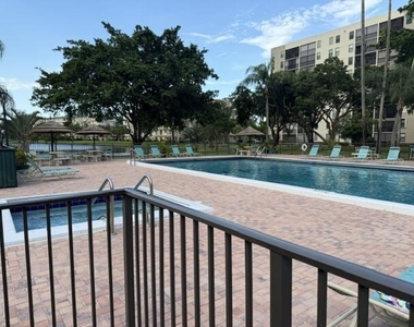2209 S Cypress Bend Drive - Photo Thumbnail 20