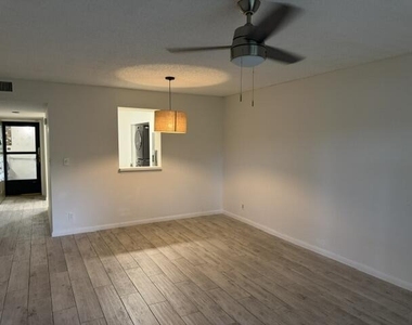 2209 S Cypress Bend Drive - Photo Thumbnail 4