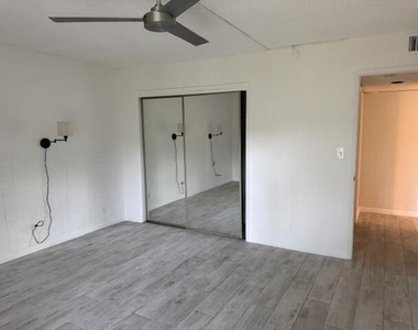2209 S Cypress Bend Drive - Photo Thumbnail 8