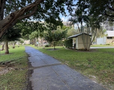 2209 S Cypress Bend Drive - Photo Thumbnail 24