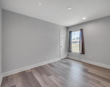 408 Seafoam Circle - Photo Thumbnail 17