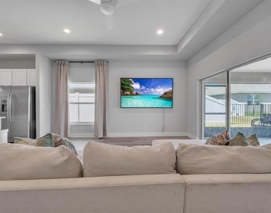 408 Seafoam Circle - Photo Thumbnail 3