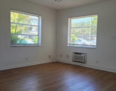 502 W Branch Street - Photo Thumbnail 2