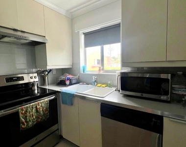 209 Waterway Drive S - Photo Thumbnail 8