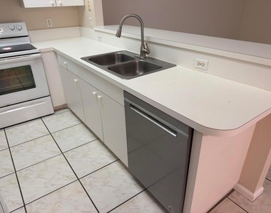 14011 Veronica Court - Photo Thumbnail 5