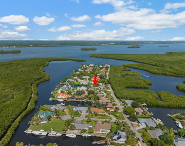 121 Queen Eugenia Court - Photo Thumbnail 2