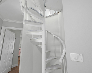 121 Queen Eugenia Court - Photo Thumbnail 28